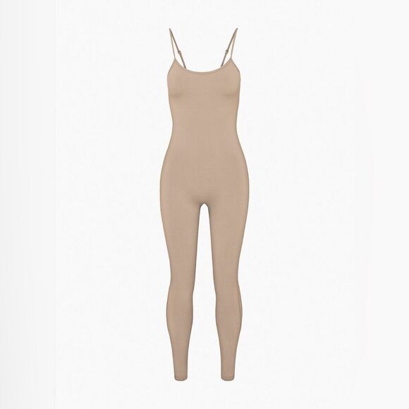 TnAction TnaBUTTER™ | Rhythm Lella
Scoop-neck jumpsuit - Picture 1 of 6
